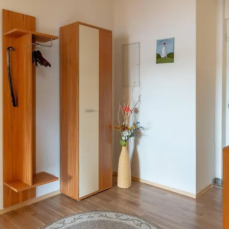 Daire Villa-seiler-in-binz-3-raum-ferienwohnung-nr-5-toplage-wenige-schritte-zum-strand